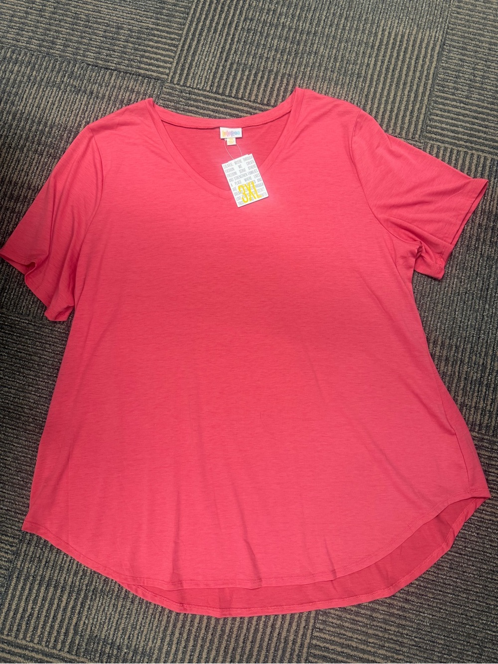 NWT LuLaRoe Iris Short Sleeve V-Neck Tee pink Sz 3XL